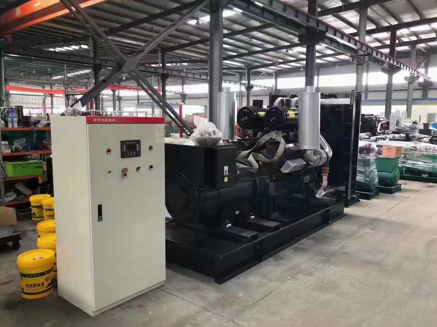 郊区柴油发电机运行时的噪音和振动水平如何？