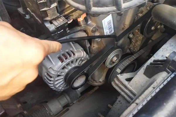 郊区转速传感器的工作原理是什么？